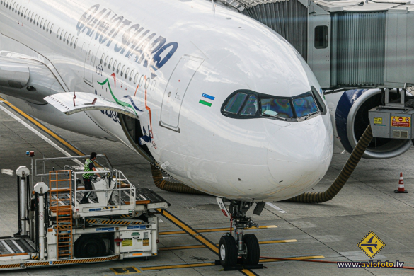 Airbus A330-243